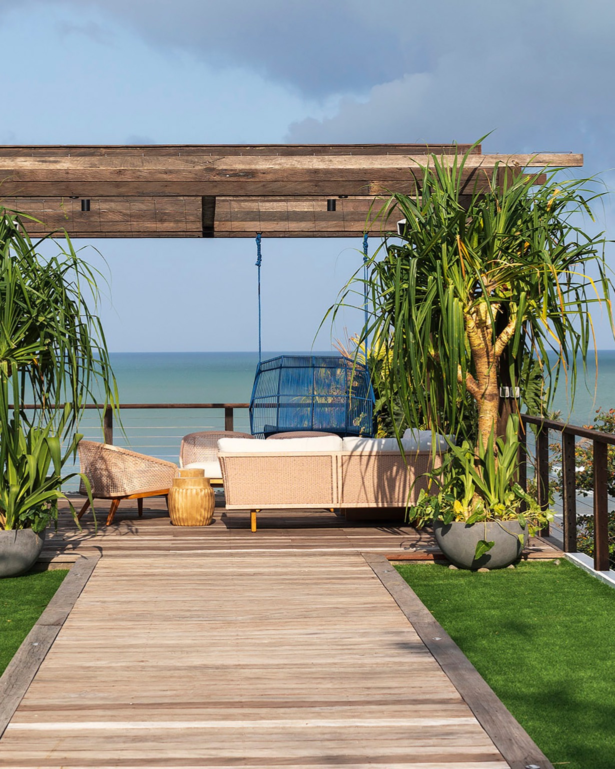 032 Noku Beach House - Pathway to outdoor living area